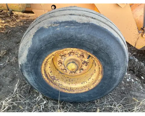 Case 680E Equip Tire and Rim