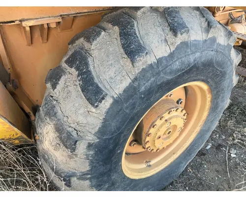 Case 680E Equip Tire and Rim