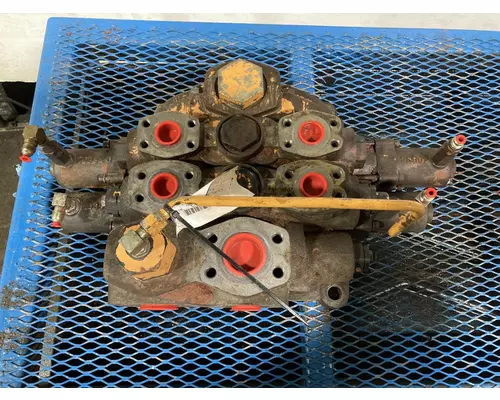 Case 921C Equip Hydraulic Valve