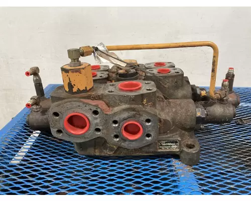 Case 921C Equip Hydraulic Valve