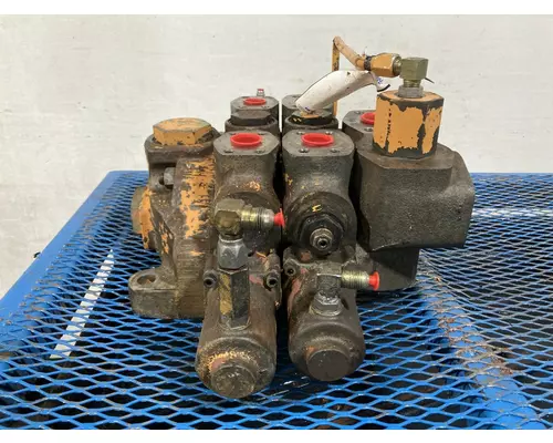 Case 921C Equip Hydraulic Valve