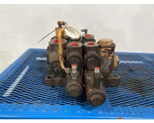 Case 921C Equip Hydraulic Valve
