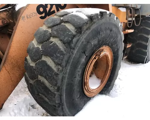 Case 921C Equip Tire and Rim