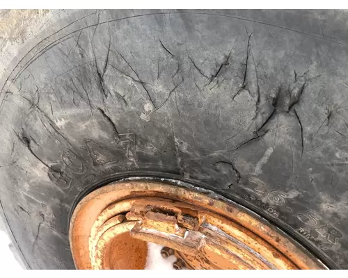 Case 921C Equip Tire and Rim