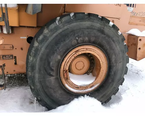 Case 921C Equip Tire and Rim