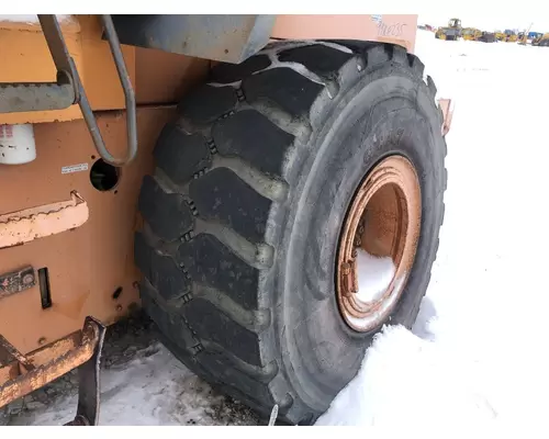 Case 921C Equip Tire and Rim