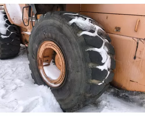 Case 921C Equip Tire and Rim