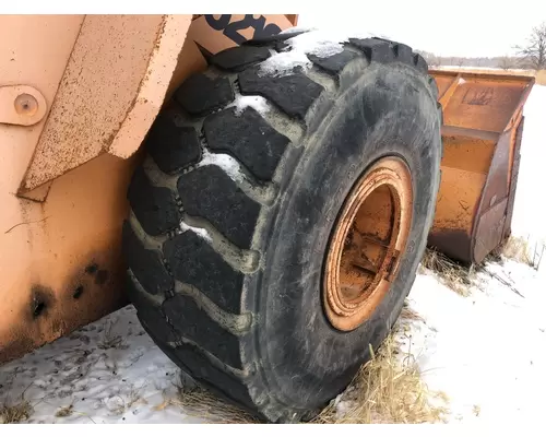 Case 921C Equip Tire and Rim