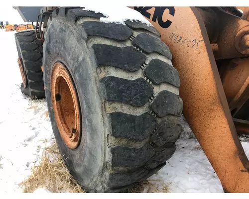 Case 921C Equip Tire and Rim