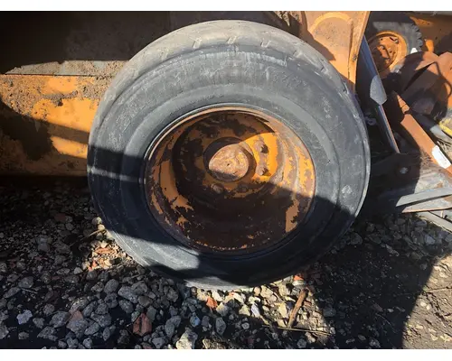 Case SV300 Equip Tire and Rim