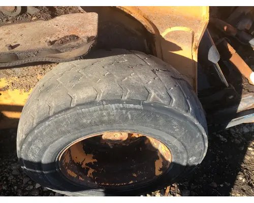 Case SV300 Equip Tire and Rim