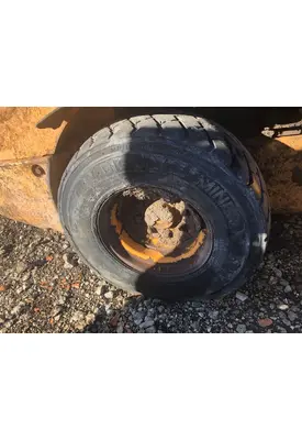 Case SV300 Equip Tire and Rim