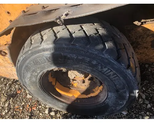 Case SV300 Equip Tire and Rim