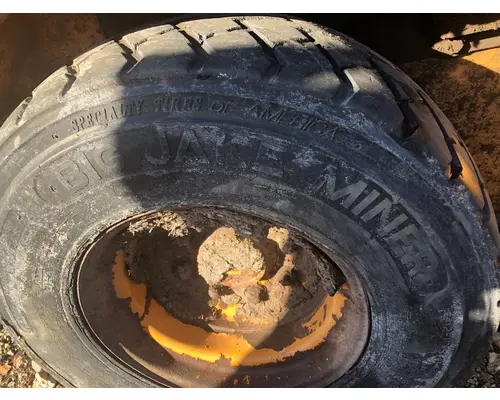 Case SV300 Equip Tire and Rim