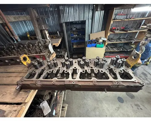 Cylinder Head CAT C-12 Les Camions Gilbert