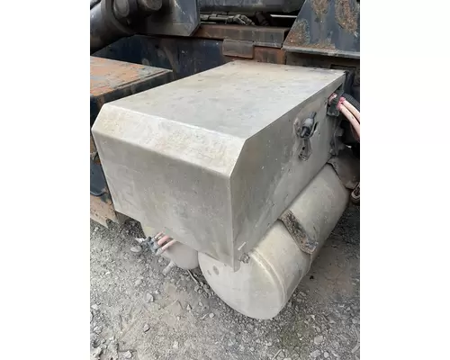 Battery Box CAT CT660 Dutchers Inc   Heavy Truck Div  Ny