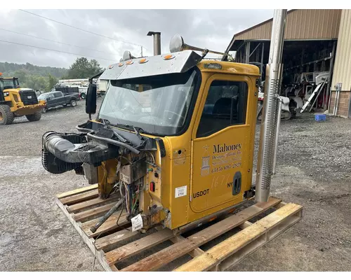 Cab CAT CT660 Dutchers Inc   Heavy Truck Div  Ny