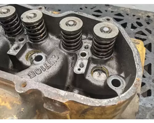 Caterpillar 3208 Cylinder Head