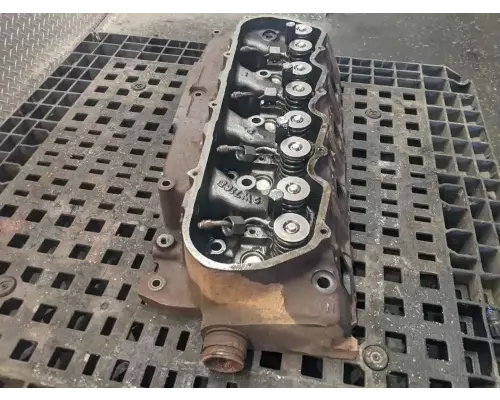 Caterpillar 3208 Cylinder Head