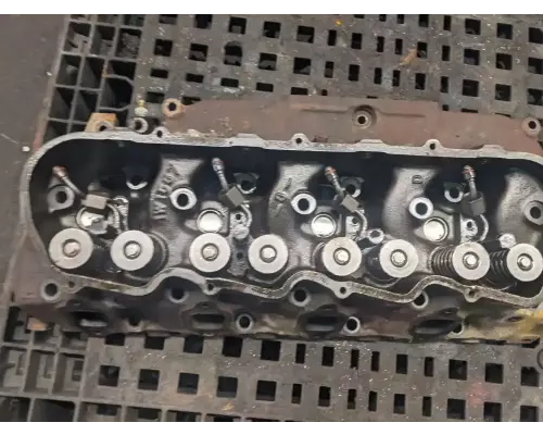 Caterpillar 3208 Cylinder Head