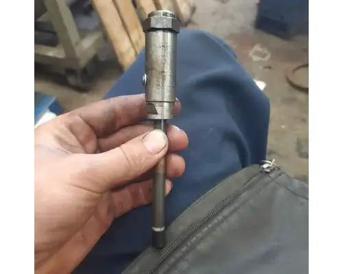 Fuel Injector Caterpillar 3406B Casey's Truck Salvage World