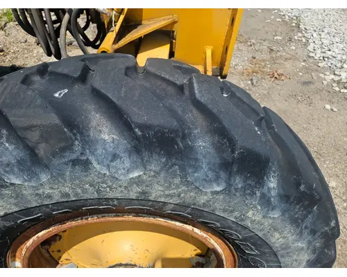 Champion D560HD Equip Tires