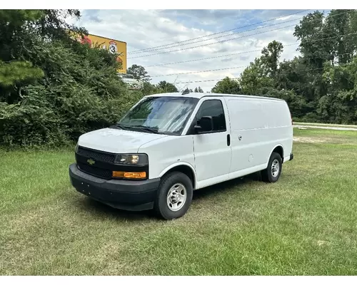 Complete Vehicle CHEVROLET 2500 EXPRESS B &amp; W  Truck Center