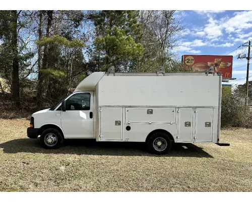 Complete Vehicle CHEVROLET 3500 EXPRESS B &amp; W  Truck Center