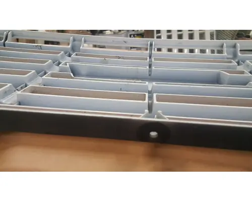 Chevrolet C5500 Grille