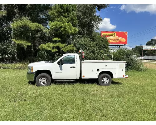 Complete Vehicle CHEVROLET Silverado 2500HD B &amp; W  Truck Center