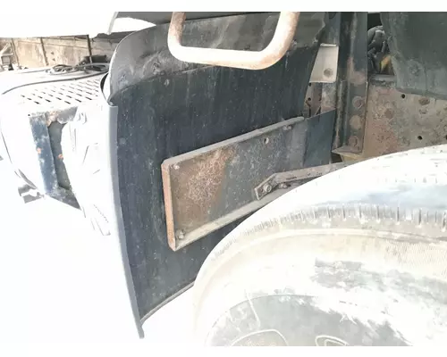 Chevrolet T7500 Fender