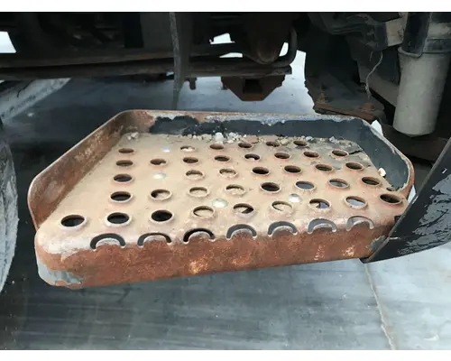 Chevrolet T7500 Step (Fuel Tank, Fairing
