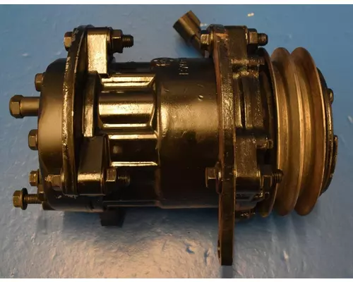 Air Conditioner Compressor CUMMINS  Diesel Truck Parts