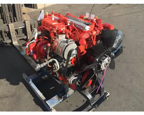 Cummins ISB6.7 Engine Assembly