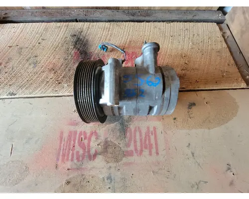 Air Conditioner Compressor CUMMINS ISB6.7 Crest Truck Parts