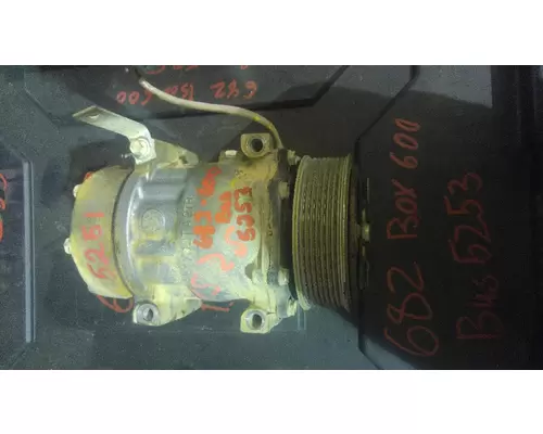 Air Conditioner Compressor CUMMINS ISB6.7 Crest Truck Parts