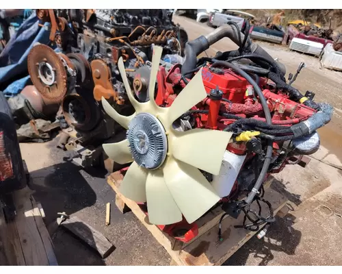 Engine Assembly CUMMINS ISB6.7 Crest Truck Parts
