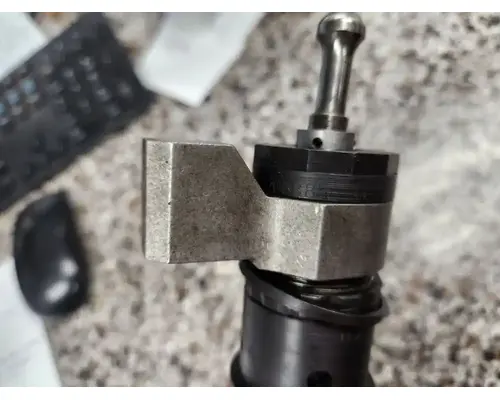 Cummins L10 Fuel Injector