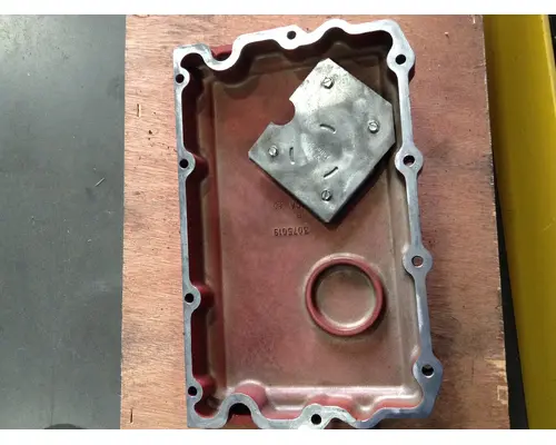 Cummins N14 CELECT+ Engine Valve Cover