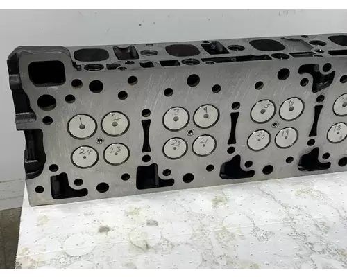 DETROIT DIESEL DD13 Cylinder Head