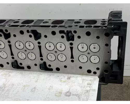 DETROIT DIESEL DD13 Cylinder Head