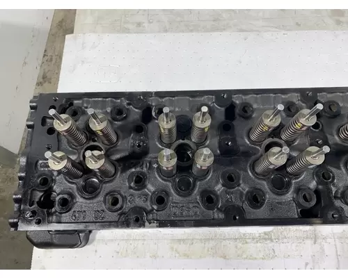 DETROIT DIESEL DD13 Cylinder Head