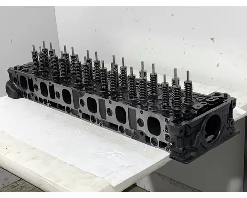 DETROIT DIESEL DD13 Cylinder Head
