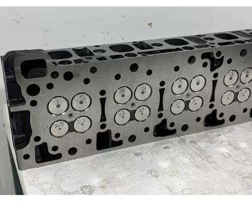 DETROIT DIESEL DD13 Cylinder Head
