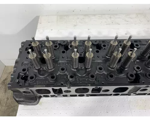 DETROIT DIESEL DD13 Cylinder Head