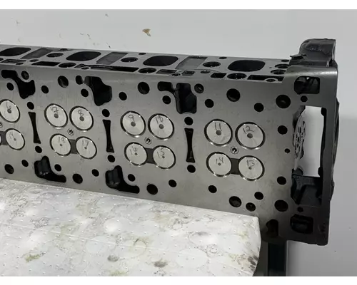 DETROIT DIESEL DD13 Cylinder Head