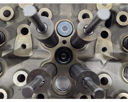 DETROIT DIESEL DD13 Cylinder Head