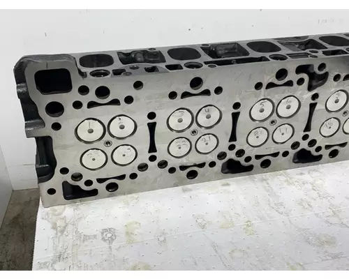 DETROIT DIESEL DD13 Cylinder Head
