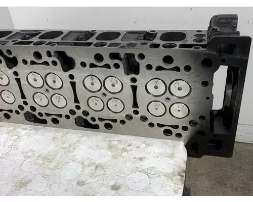 DETROIT DIESEL DD13 Cylinder Head