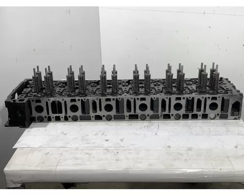 DETROIT DIESEL DD13 Cylinder Head